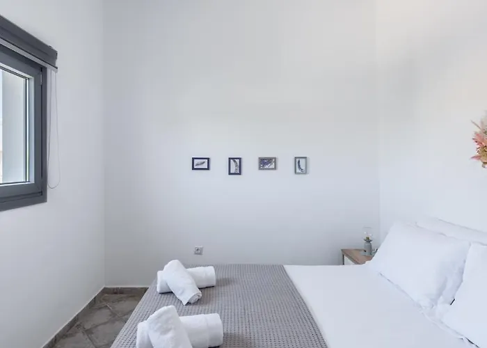 Seaside Nest Adamantas (Milos)